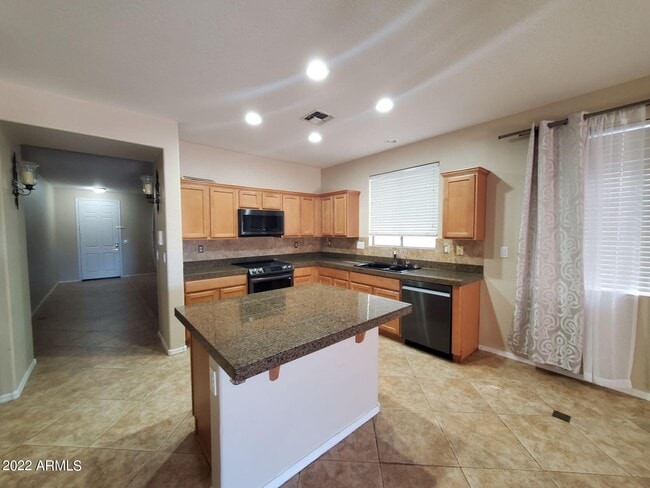 Building Photo - 39802 N Iron Horse Way