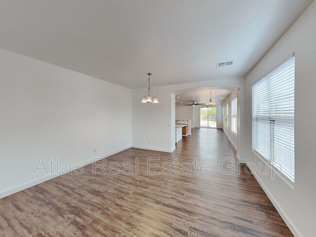 Building Photo - 33093 N Roadrunner Ln
