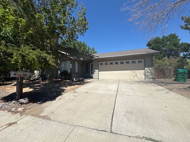 Building Photo - 3 bed, 2 bath Property in Sparks - Availab...