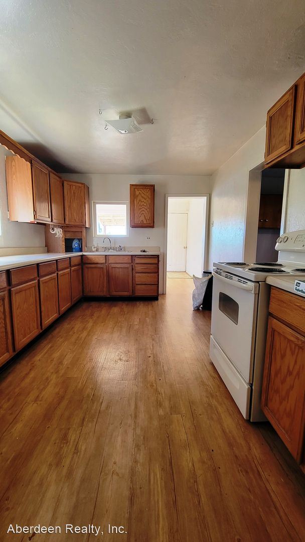 Foto del edificio - 1 br, 1 bath House - 715 Broadway
