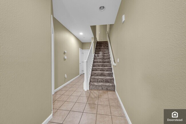 Building Photo - 1083 Westbury Dr