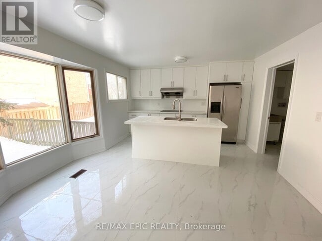 Building Photo - 94 Pinewood Dr