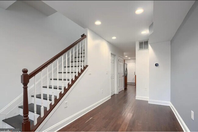 Foto del edificio - 930 Washington Blvd