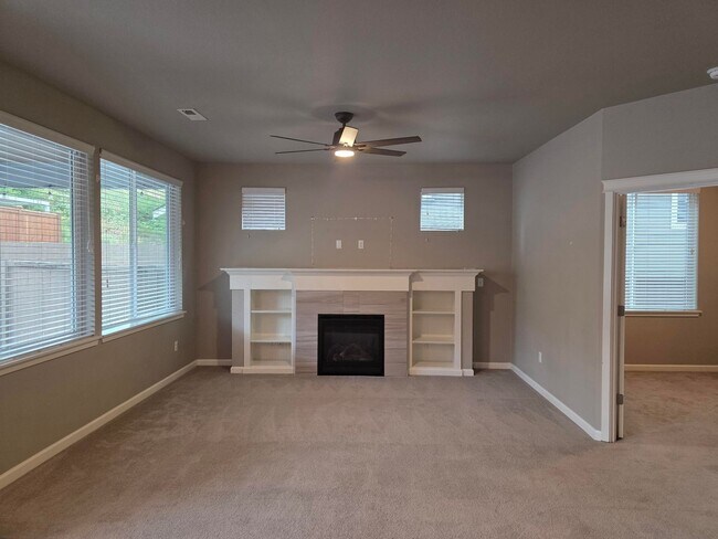 Foto del edificio - 4 Bedroom Home in Freestone at Bayside!
