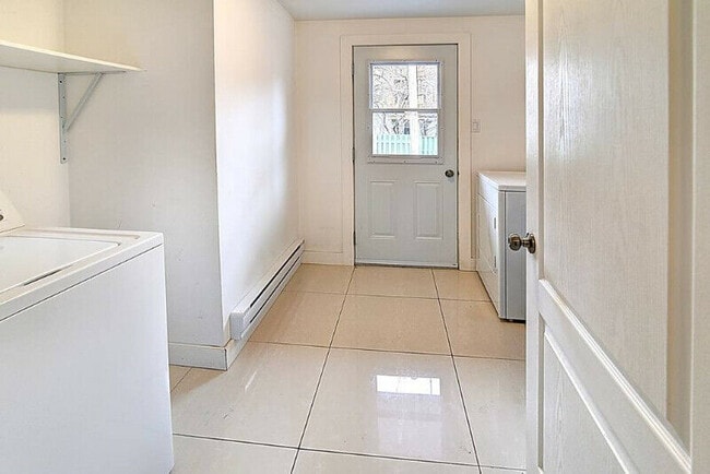 Building Photo - 4823 Rue Saint-Urbain