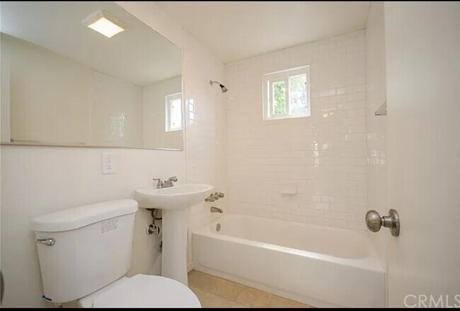 Foto del edificio - 22367 Farragut Ave