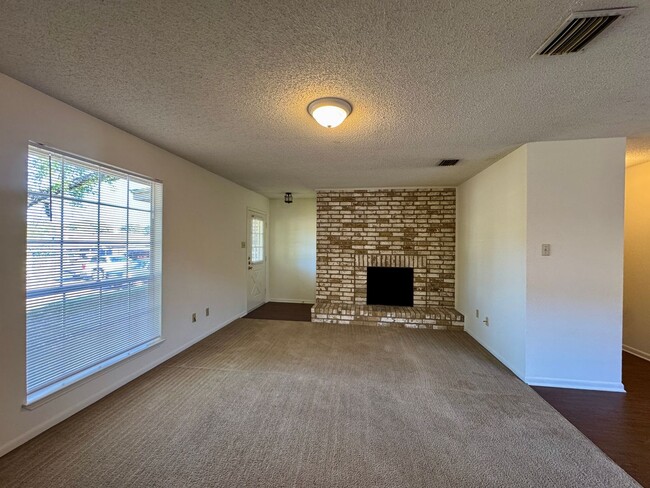 Building Photo - Duplex