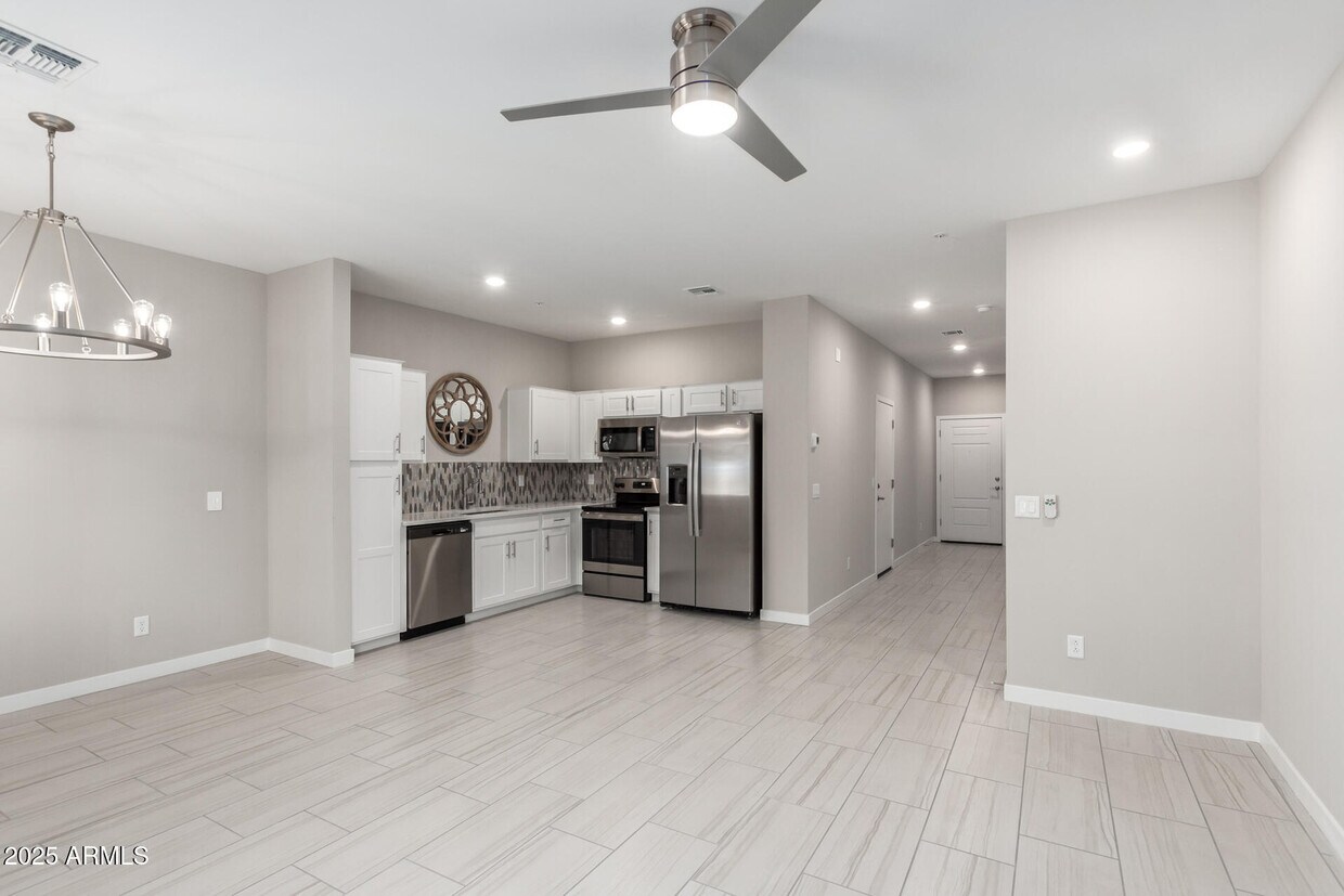 Foto principal - 2134 W Harmont Dr