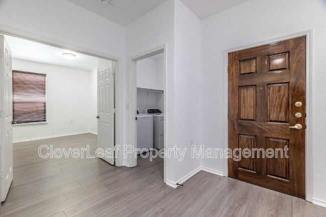 Foto del edificio - 7422 Bluebonnet Bay