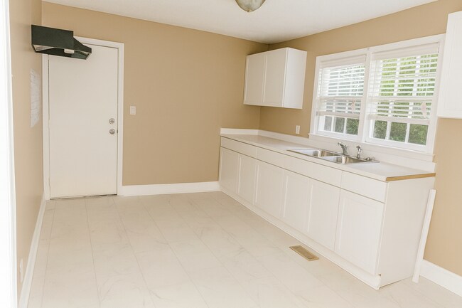 Building Photo - 2106 Melton Ave