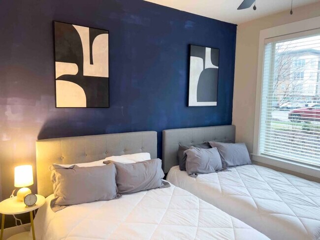 Foto del edificio - 6421 Providence Farm Ln