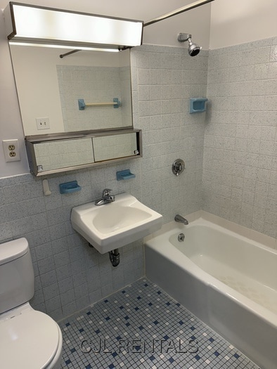 Foto del edificio - 71 Montvale Ave