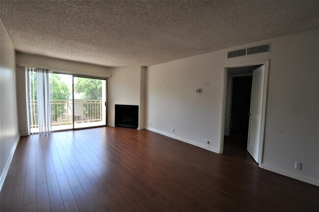 Building Photo - 12245 Chandler Blvd