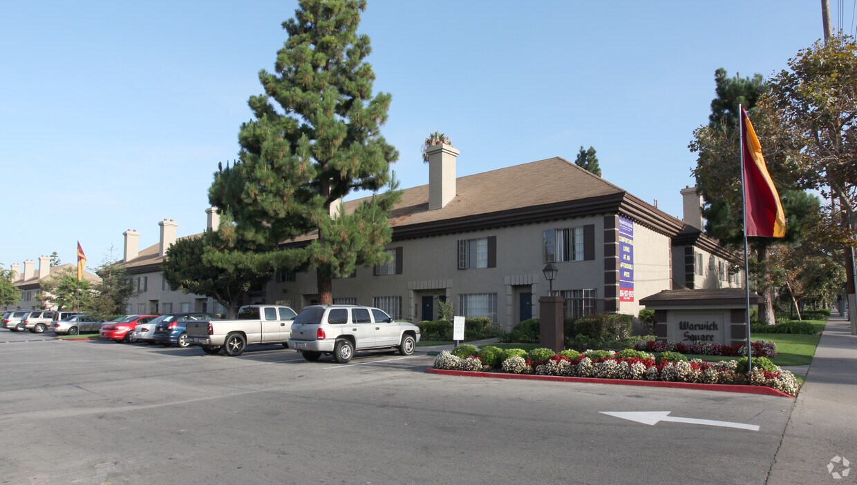 Warwick Square Apartments Santa Ana, CA