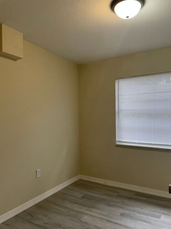 Foto del edificio - Move-in ready 4bed/1bath single family home!