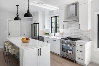 Building Photo - 82 Rossmore Rd