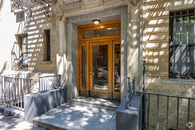Entrance - 415 E 73rd St