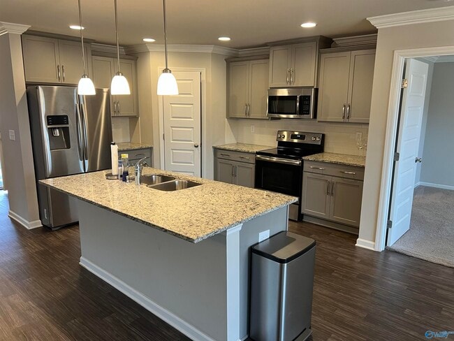 Foto del edificio - 603 Annabelle Ln NW