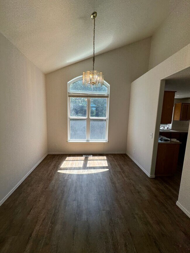 Foto del edificio - 12950 SW Mayview Way