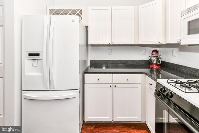 Foto del edificio - 14300 Rosy Ln