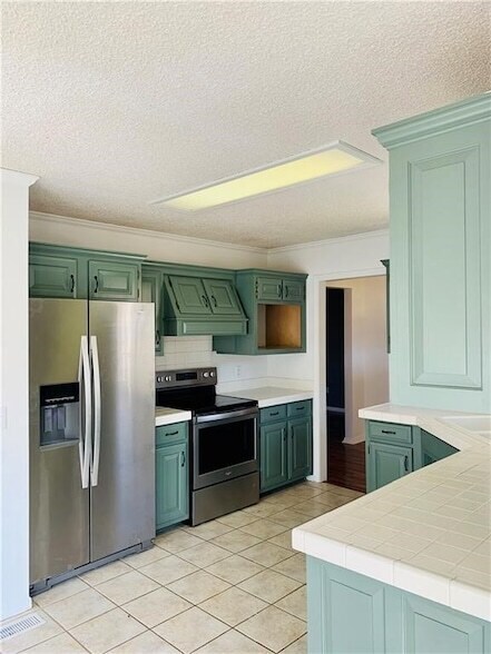 Building Photo - 2520 N Hampton Court