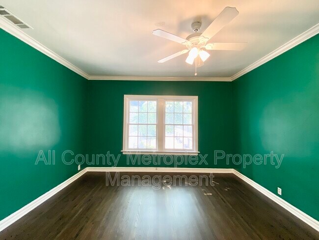 Building Photo - 4222 N Hall St