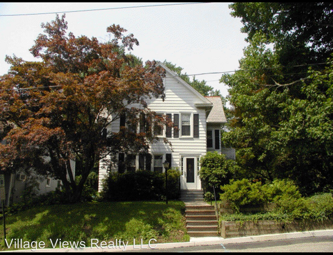 Primary Photo - 102 E Brown St