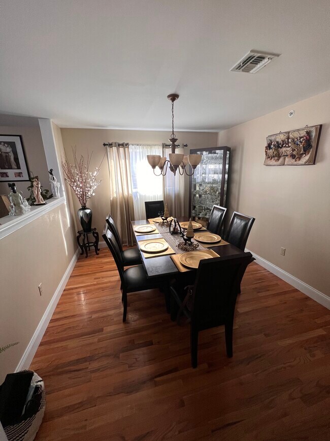 Dining Room - 68 7th Ave