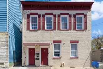 Building Photo - 12 Alva St