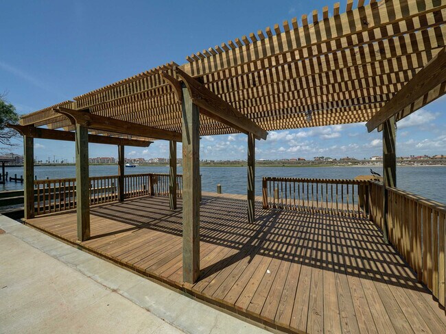 Building Photo - 15201 Leeward Dr