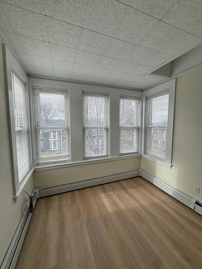 Building Photo - 126 Pine St