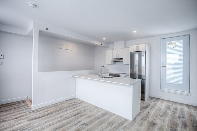 Building Photo - ND302