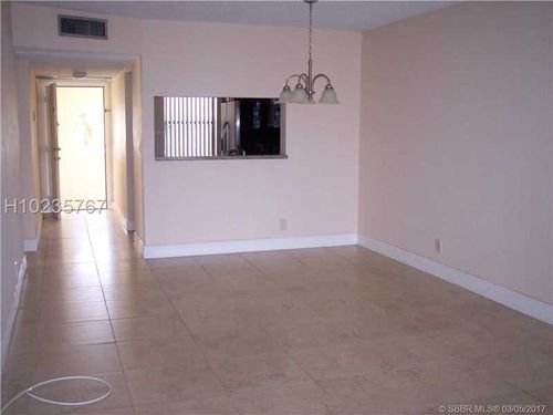 Building Photo - 11364 Taft St