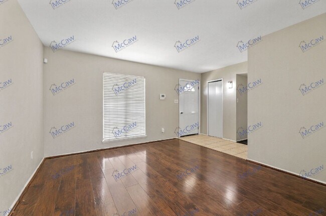 Building Photo - Charming 2/1 in Fort Worth!