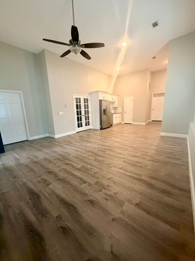 Foto del edificio - Charming 2 Bedroom, 1.5 Bath Home with Private Setting Available