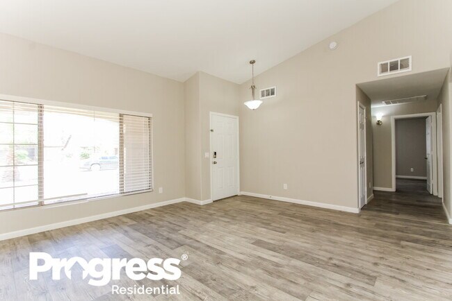 Foto del edificio - 6615 W Caribbean Ln