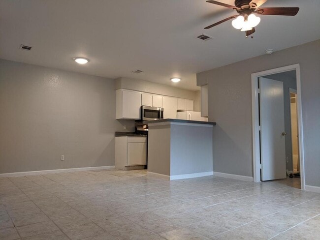 Building Photo - 5817 Spring Meadow Rd