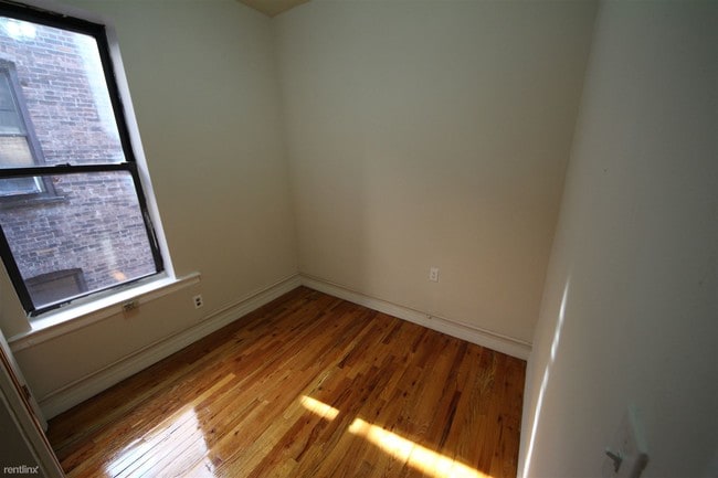 Building Photo - 4 br, 1 bath Apartment - 565 W 174th St