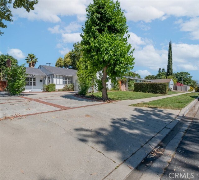 Foto principal - 6535 Comanche Ave