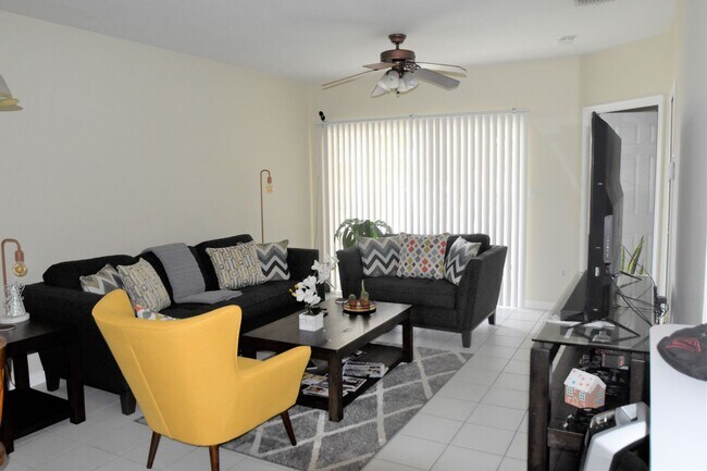 Building Photo - ORLANDO: Gated Community - Convenient to S...