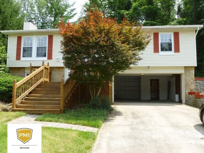 Building Photo - Southside Bi-level 3BR/2.5BA