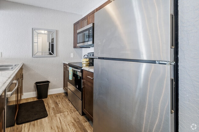 2BR, 2BA - 900SF - Kitchen - Laurel Gardens