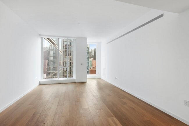 Building Photo - Stunning oversized bright and sunny 1BR