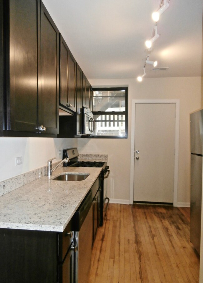 Foto del edificio - 3123 W Lawrence Ave
