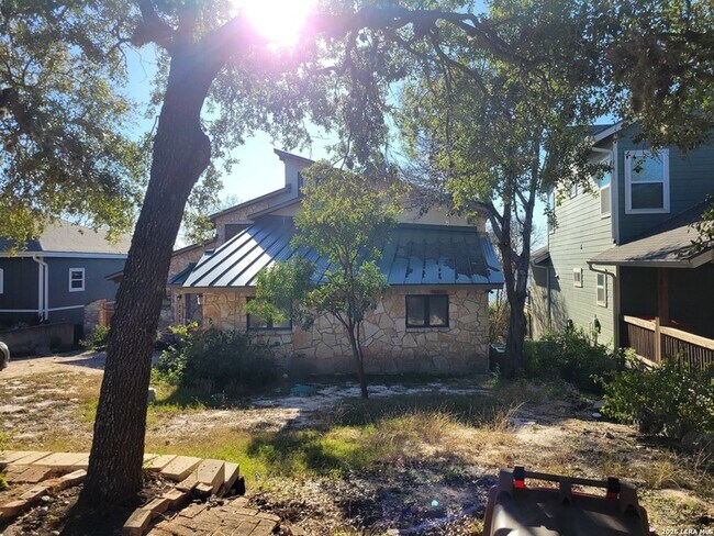 Foto del edificio - 2059 Glenn Dr