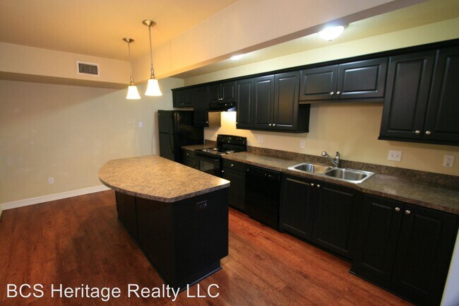 Building Photo - 701 Gaytha Cir