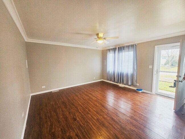 Building Photo - 508 Tanglewood Dr