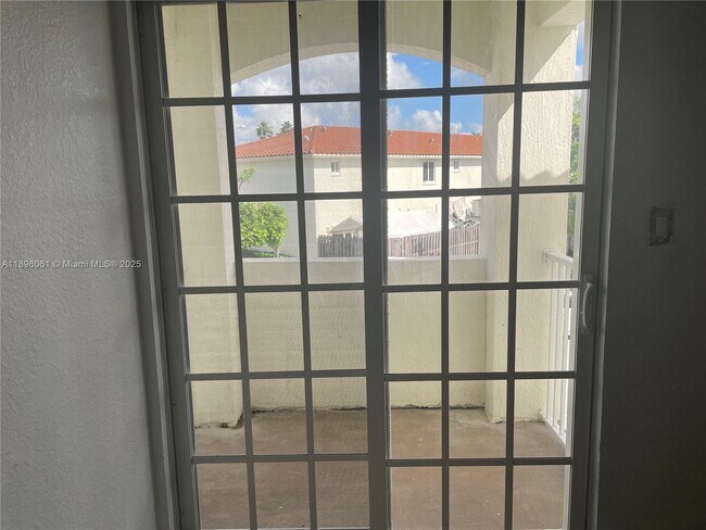 Foto del edificio - 582 SW 2nd Pl