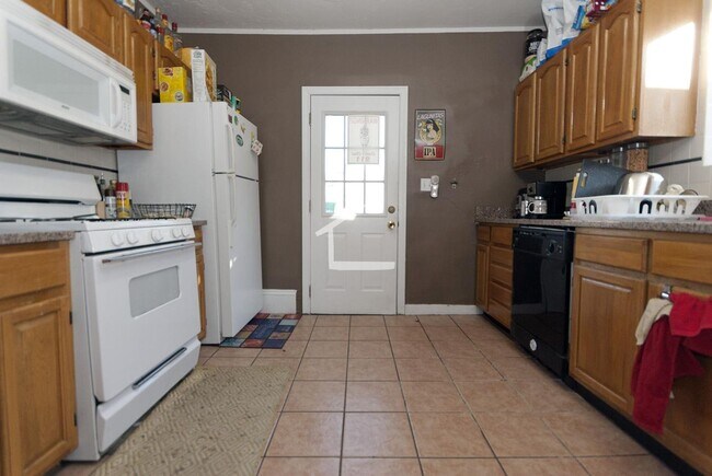 Building Photo - BU * Allston/Koreatown 4BD+2BA Student Fri...