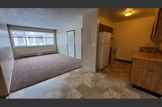 Building Photo - 82 E Hayden Ave